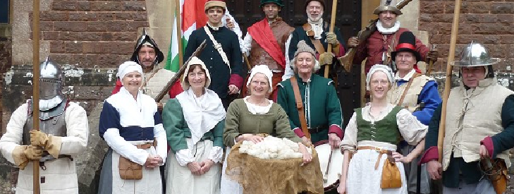 Elizabethan crowd at a display